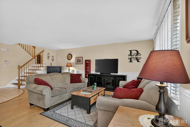 9 Parkside Drive, Spotswood, NJ 08884