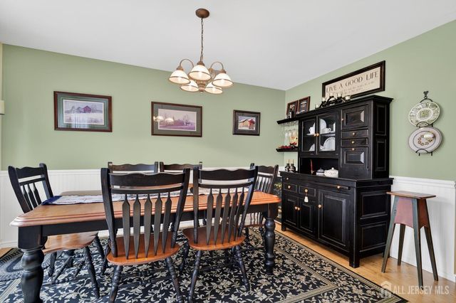 9 Parkside Drive, Spotswood, NJ 08884