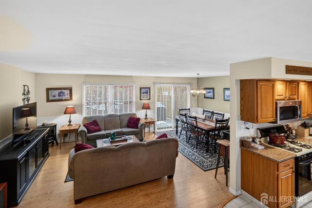 9 Parkside Drive, Spotswood, NJ 08884