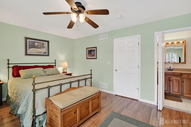 9 Parkside Drive, Spotswood, NJ 08884