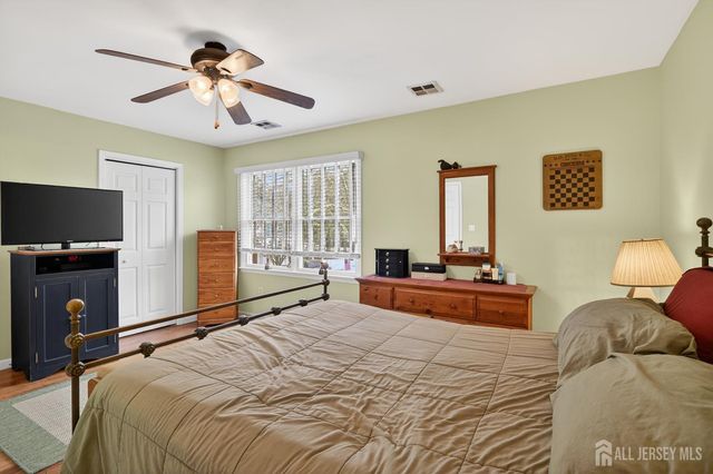 9 Parkside Drive, Spotswood, NJ 08884