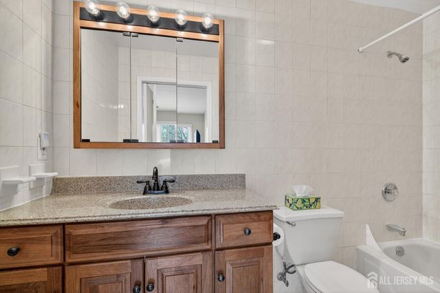 9 Parkside Drive, Spotswood, NJ 08884