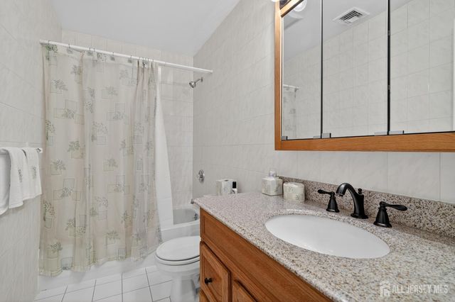 9 Parkside Drive, Spotswood, NJ 08884