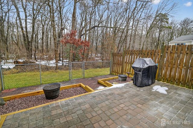 9 Parkside Drive, Spotswood, NJ 08884