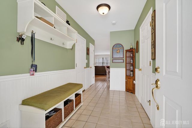 9 Parkside Drive, Spotswood, NJ 08884