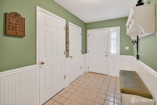 9 Parkside Drive, Spotswood, NJ 08884