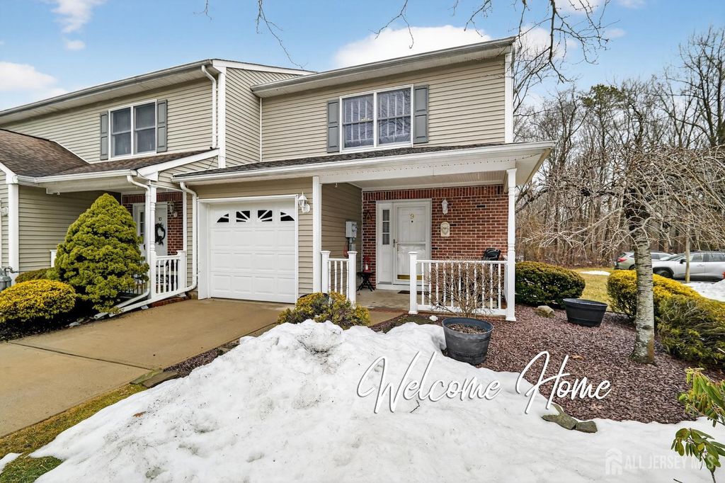 9 Parkside Drive, Spotswood, NJ 08884