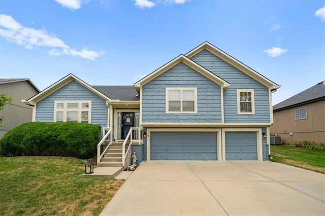 1511 Honeysuckle Drive, Liberty, MO 64068