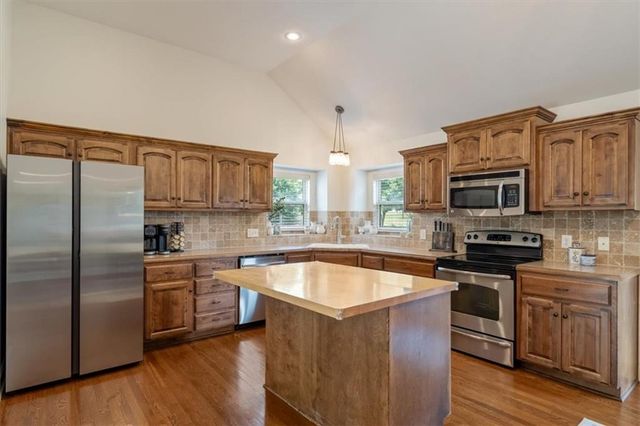 1511 Honeysuckle Drive, Liberty, MO 64068
