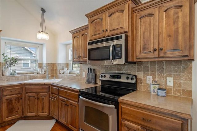 1511 Honeysuckle Drive, Liberty, MO 64068