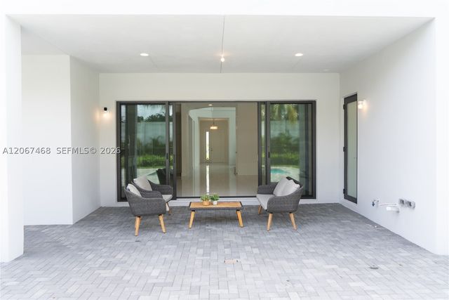 8151 Laurel Falls Dr, Boca Raton, FL 33496