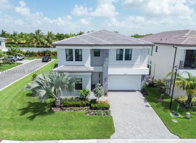 8151 Laurel Falls Dr, Boca Raton, FL 33496