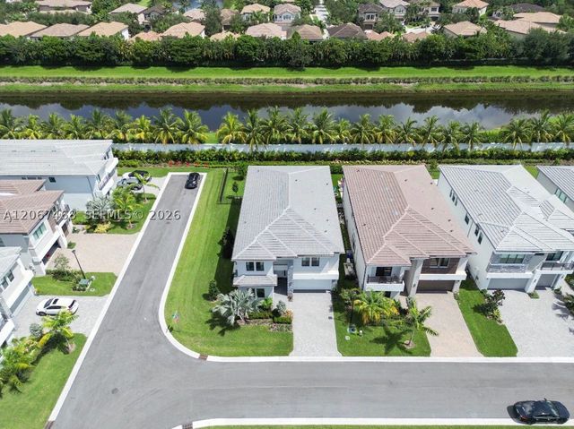 8151 Laurel Falls Dr, Boca Raton, FL 33496