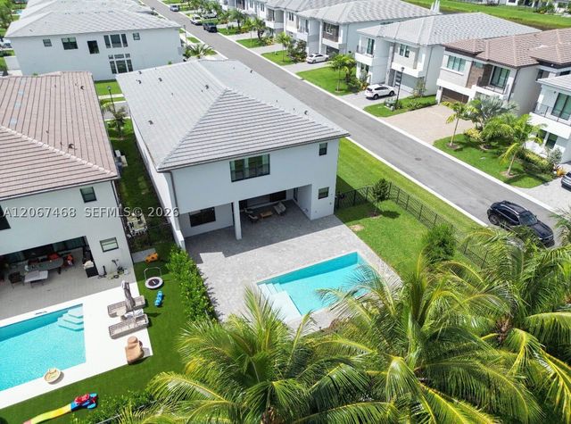 8151 Laurel Falls Dr, Boca Raton, FL 33496