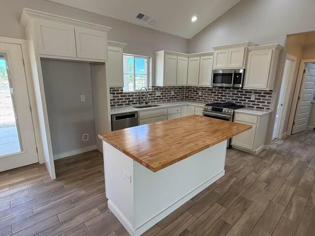 9 Vallejos Road, Los Lunas, NM 87031