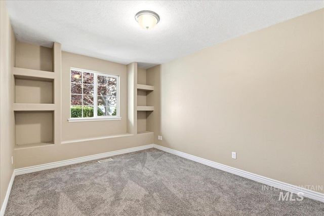 15885 Granite Peak Avenue, Nampa, ID 83651