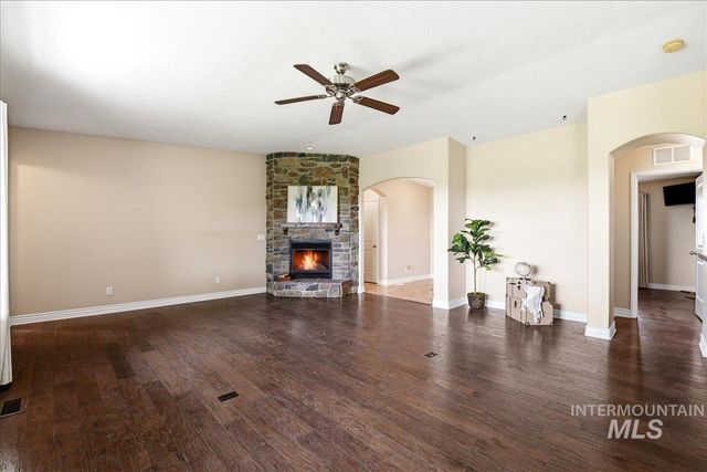 15885 Granite Peak Avenue, Nampa, ID 83651