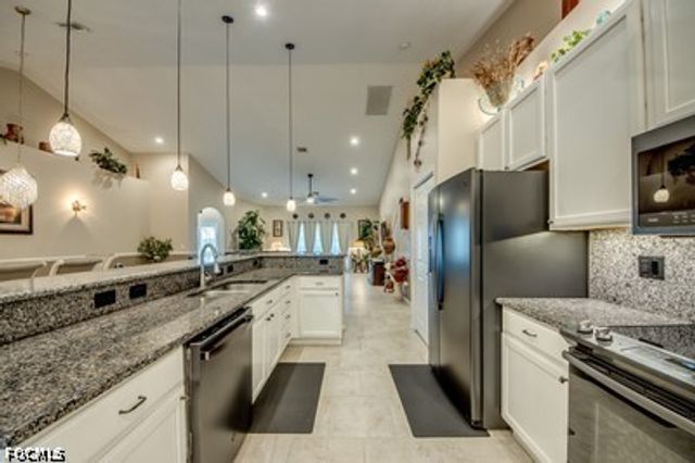 2804 NE 3rd AVE, Cape Coral, FL 33909