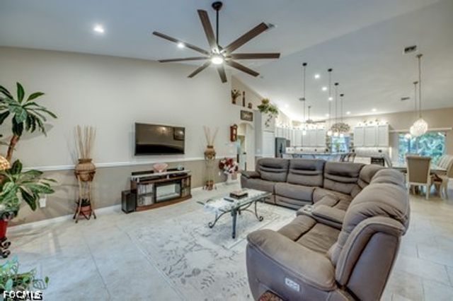 2804 NE 3rd AVE, Cape Coral, FL 33909