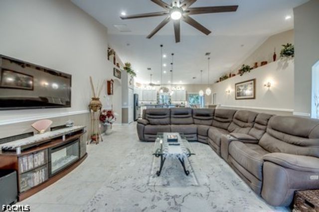 2804 NE 3rd AVE, Cape Coral, FL 33909