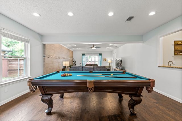 1949 E Branch Hollow Drive, Carrollton, TX 75007