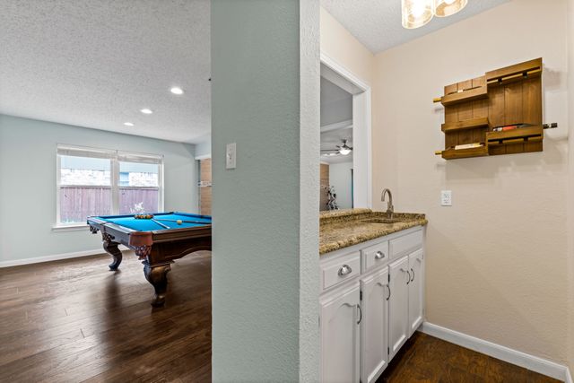 1949 E Branch Hollow Drive, Carrollton, TX 75007