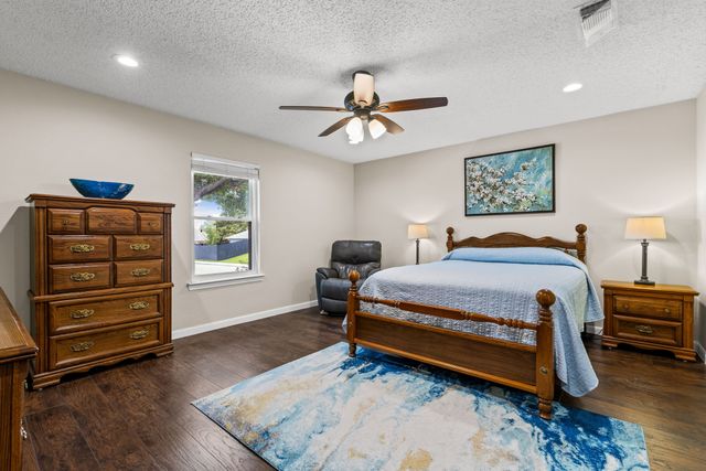 1949 E Branch Hollow Drive, Carrollton, TX 75007
