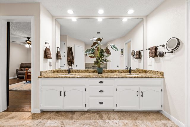 1949 E Branch Hollow Drive, Carrollton, TX 75007