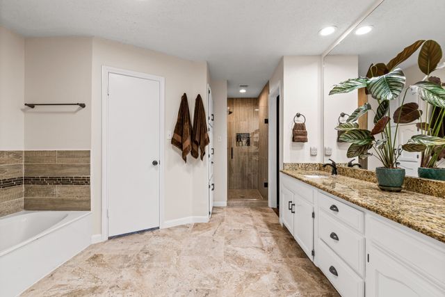 1949 E Branch Hollow Drive, Carrollton, TX 75007