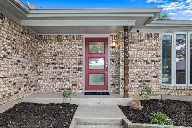 1949 E Branch Hollow Drive, Carrollton, TX 75007