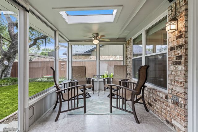 1949 E Branch Hollow Drive, Carrollton, TX 75007