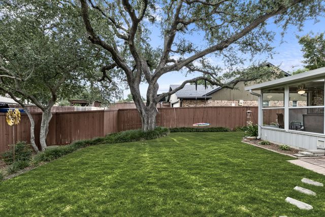 1949 E Branch Hollow Drive, Carrollton, TX 75007