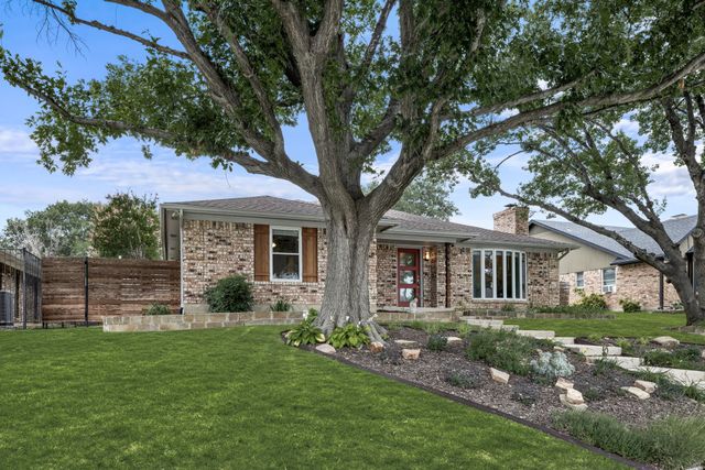1949 E Branch Hollow Drive, Carrollton, TX 75007