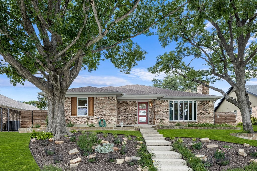 1949 E Branch Hollow Drive, Carrollton, TX 75007