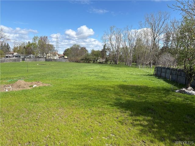 5200 Berg Road, West Seneca, NY 14218