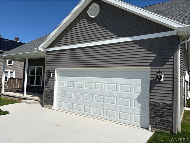 5200 Berg Road, West Seneca, NY 14218