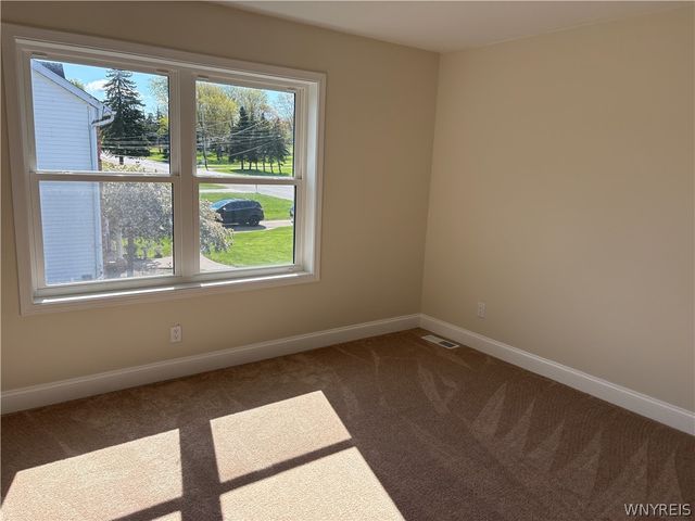 5200 Berg Road, West Seneca, NY 14218