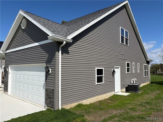 5200 Berg Road, West Seneca, NY 14218