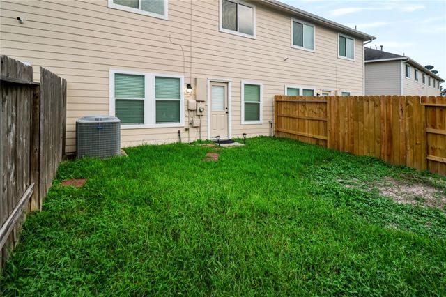 11521 Champions Green Drive, Houston, TX 77066