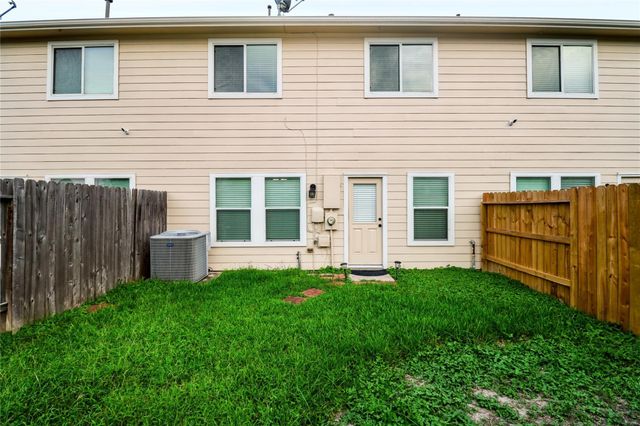 11521 Champions Green Drive, Houston, TX 77066