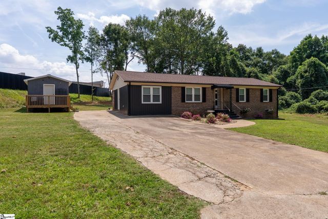 150 Spring Street, Wellford, SC 29385