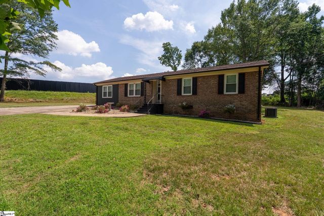 150 Spring Street, Wellford, SC 29385