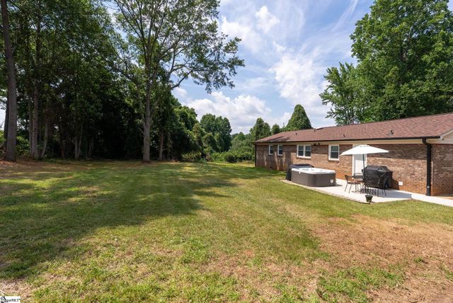 150 Spring Street, Wellford, SC 29385