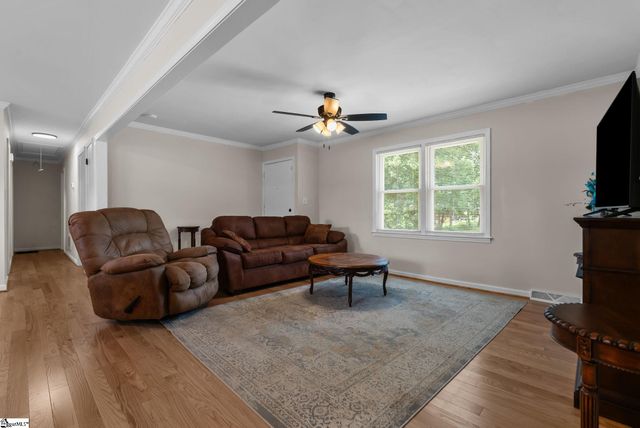 150 Spring Street, Wellford, SC 29385