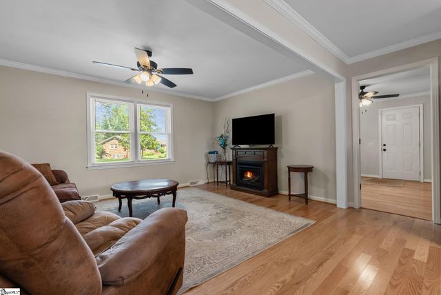 150 Spring Street, Wellford, SC 29385