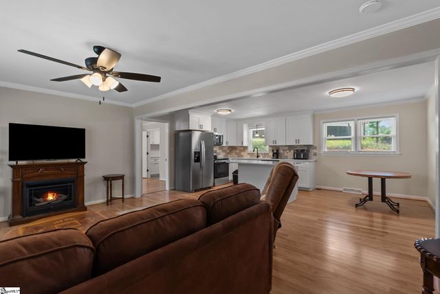150 Spring Street, Wellford, SC 29385