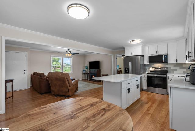 150 Spring Street, Wellford, SC 29385