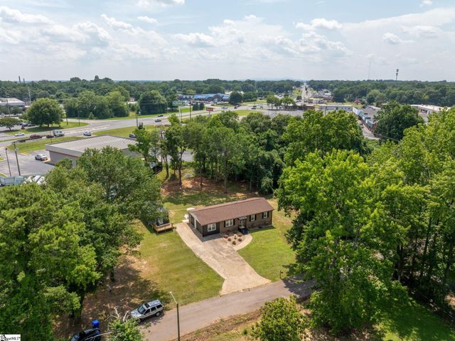 150 Spring Street, Wellford, SC 29385