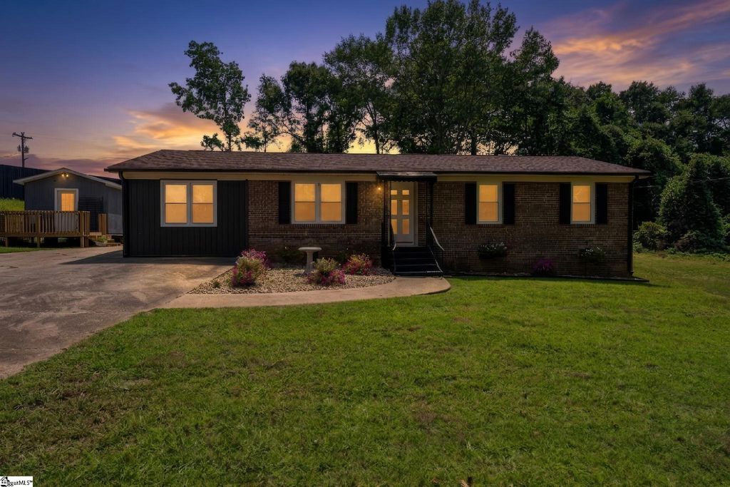 150 Spring Street, Wellford, SC 29385