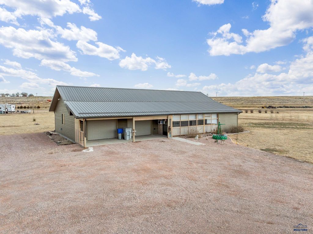 13204 HILLS VIEW DR, Hot Springs, SD 57747